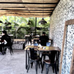 کافه استخر یادیاران